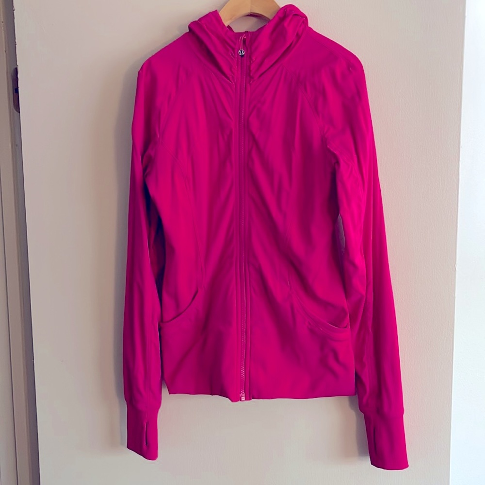 Barbiecore! EUC Lululemon define hooded zip up in sonic pink. Size 8.